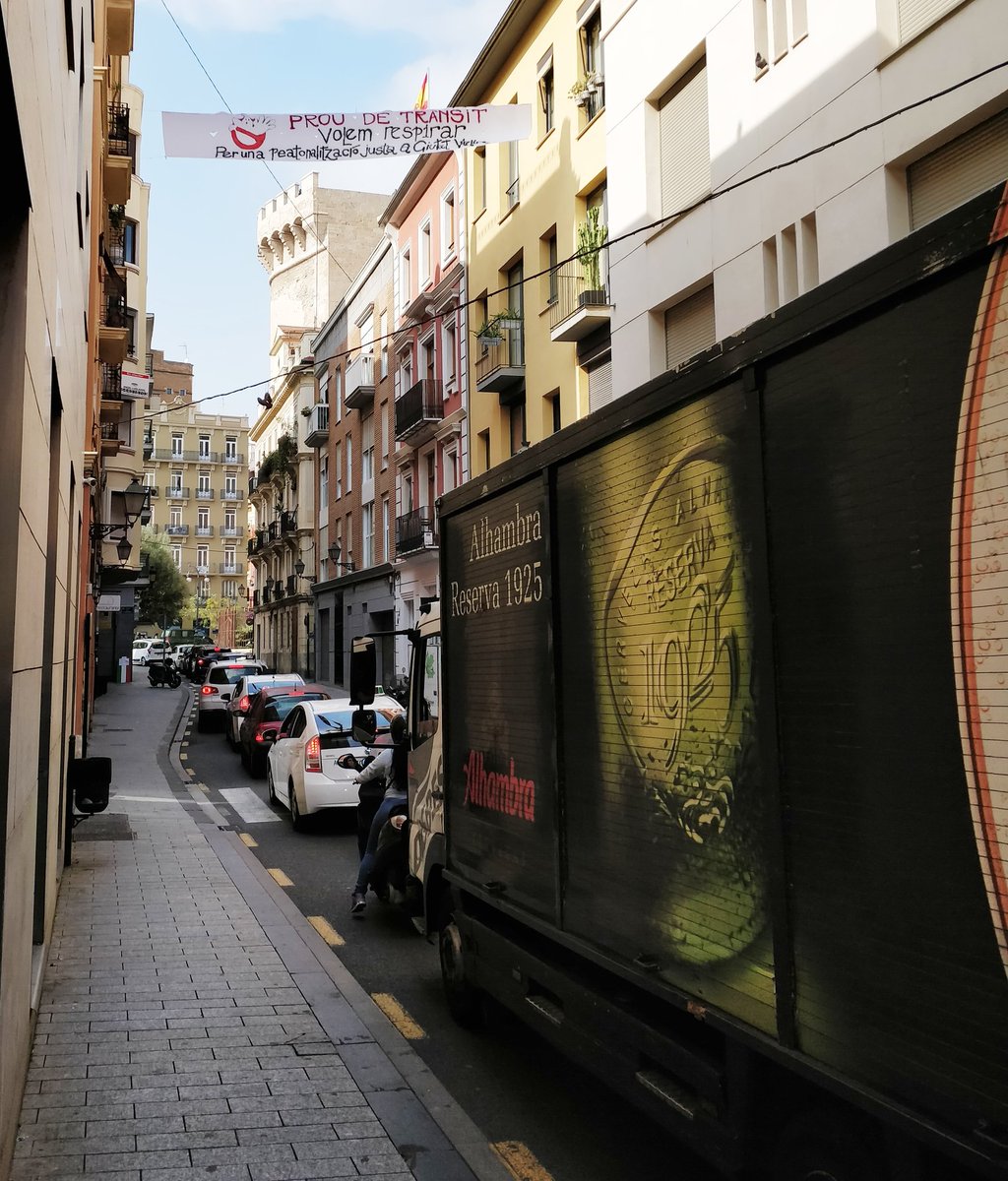 Calle Murillo a las 13:30h. #insoportable #bastaDeChapuzas #queremosRespirar <a href="/carlosnc78/">Carlos Navarro</a> <a href="/AmicsDelCarme/">Amics del Carme</a> @F_vecinos_VLC