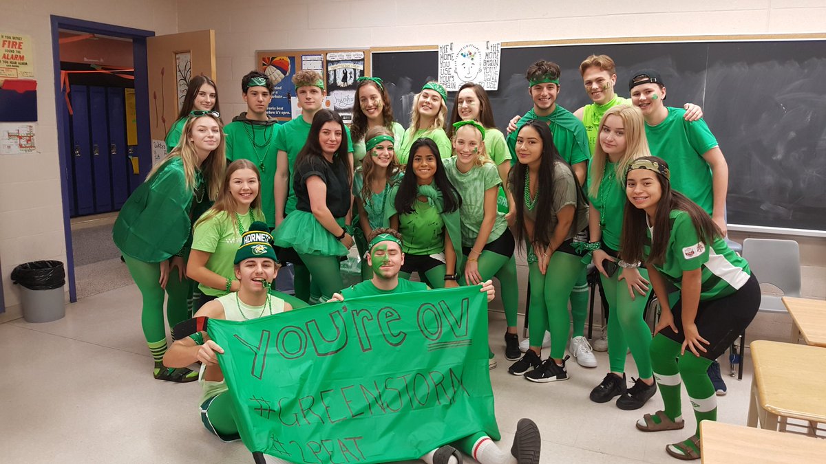 kr_rawson's tweet photo. Check out these spirited grade 11s! Nice job, homeroom. #greenstorm #clash2018 #rollgreen @SMCDSB_PET https://t.co/ze4TIT0VEx