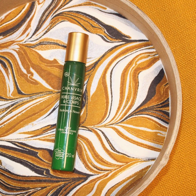 Des omégas 3, des omégas 6 et de la vitamine E servis sur un plateau ✨
#chanvria #hempoil #cosmetics #cannabissativa