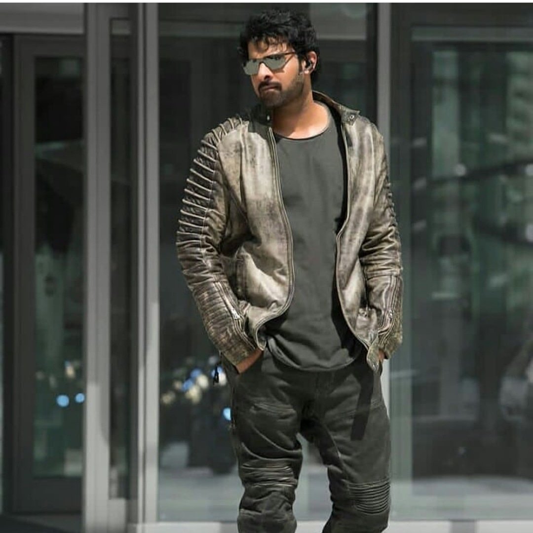 saaho62's tweet photo. #HappyBirthdayPrabhas......only 20 minutes to go.....make it bigger than the biggest...... https://t.co/BHO7STsBhB