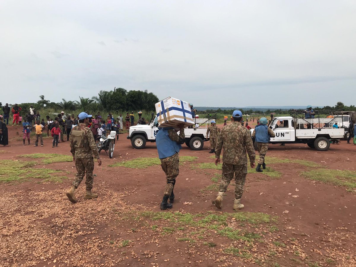 HountonSennen's tweet photo. @UNOCHA_DRC @Refugees @Atayeshe @JulittaOnabanjo @SRSG_MONUSCO happening now, @UNFPARDC working with partners to provide assistance to nearly 300,000 congolese expelled from Angola in Kamako: delivery, dignity &amp; post rape kits to kick off assistance 🙏 @MONUSCO for the logistics https://t.co/43RPgCXw8q