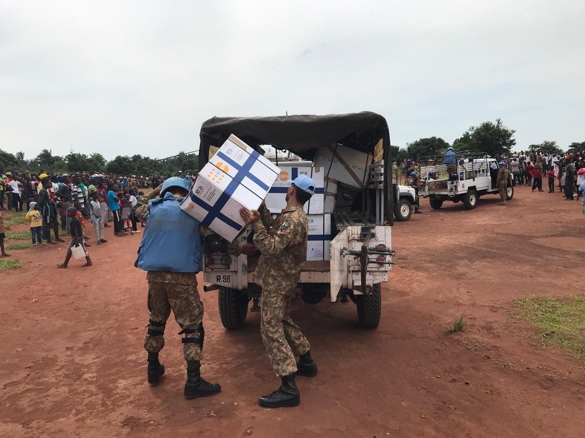 HountonSennen's tweet photo. @UNOCHA_DRC @Refugees @Atayeshe @JulittaOnabanjo @SRSG_MONUSCO happening now, @UNFPARDC working with partners to provide assistance to nearly 300,000 congolese expelled from Angola in Kamako: delivery, dignity &amp; post rape kits to kick off assistance 🙏 @MONUSCO for the logistics https://t.co/43RPgCXw8q
