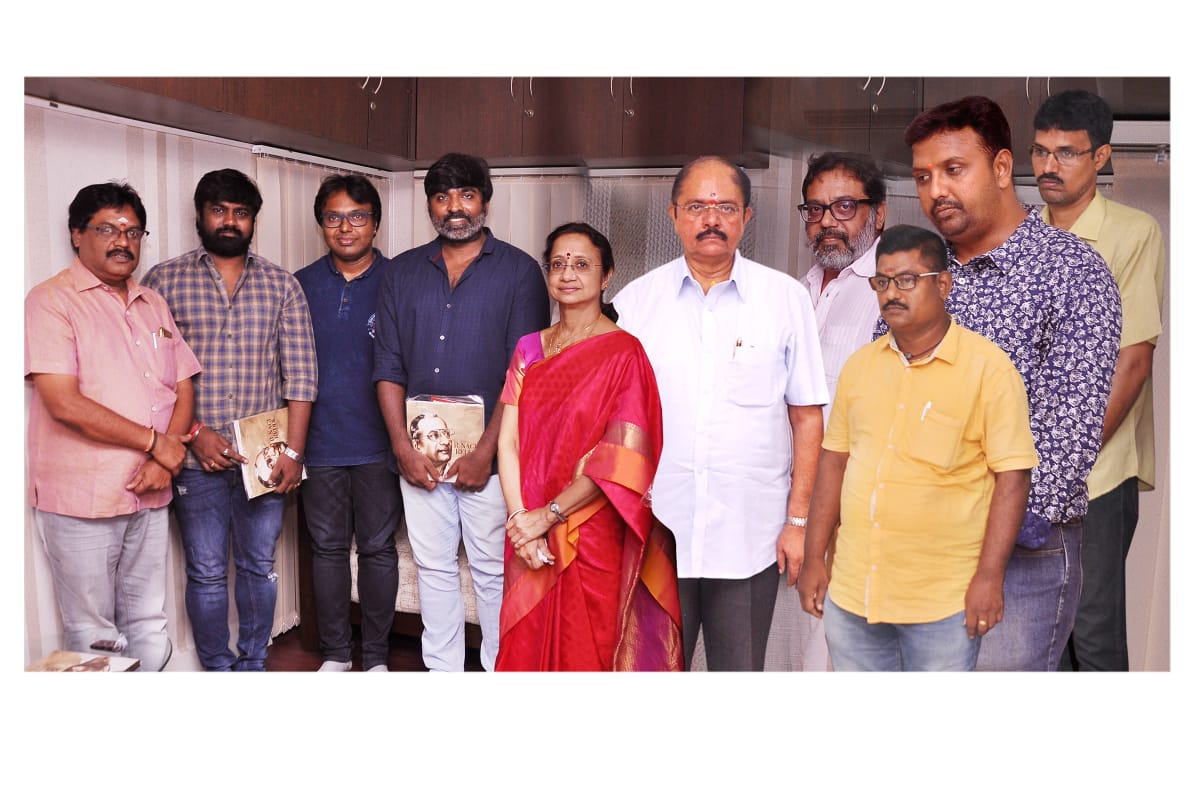 MobuConnects's tweet photo. . @VijayaProdn #ProductionNo6 with "#MakkalSelvan" @VijaySethuOffl Direction by @vijayfilmaker
Music will be Scored by @immancomposer DOP :@VelrajR Editor : @Cinemainmygenes
Art Director: #prabhakhar ActionDirector :@ActionAnlarasu
Shooting 4m #feb2019 https://t.co/Gw16PLfEyy