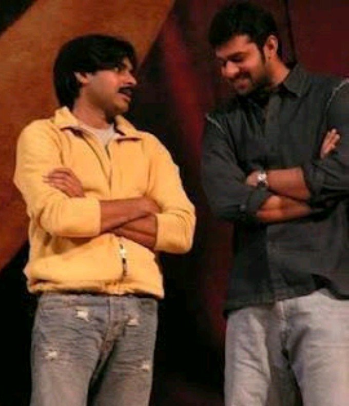 MANIKANTA_969's tweet photo. Last tweet pk fan aytheee daniki vacheee kick e veruuu apaaa
#HappyBirthdayPrabhas from Pawankalyan fans ❤️♥️
RT guys trend is going to be end in 3 mins
#HappyBirthdayPrabhas https://t.co/8qNvFIuvLa