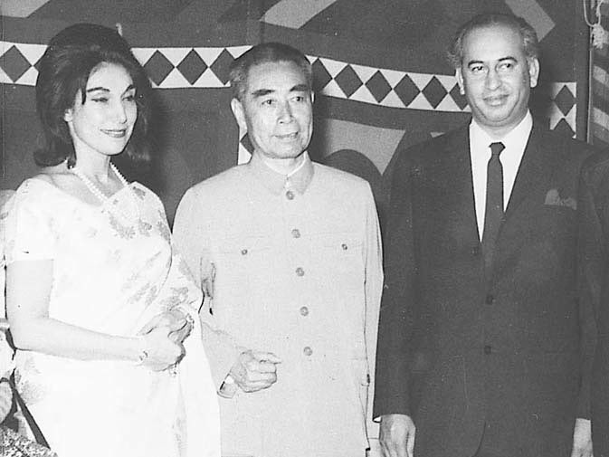 LalaSheeraz110's tweet photo. #BegumNusratBhutto got married with Zulfikar Ali Bhutto on  September 8‚ 1951 in Karachi. As #firstlady from1973-1977‚ Mohtarma Nusrat Bhutto functioned as a political hostess and accompanied her husband on a number of overseas visits#سلام_مادرِجمہوریت
@BakhtawarBZ @AseefaBZ https://t.co/kTGJQzE4bn