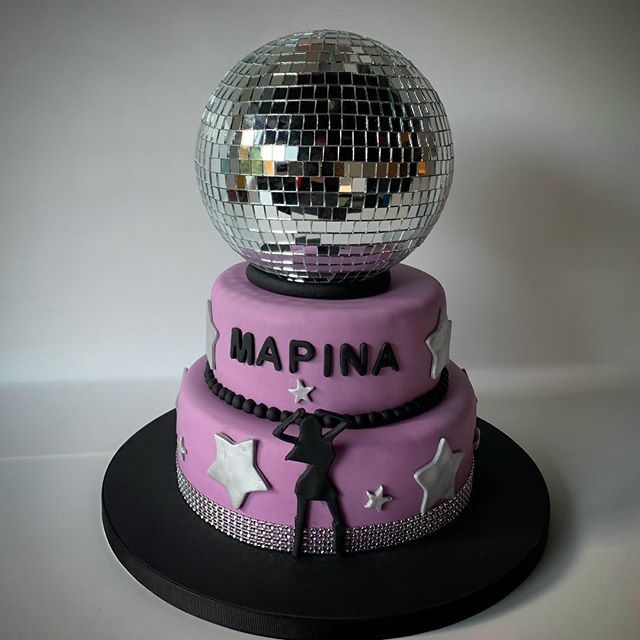 ManiaDelou's tweet photo. Disco 1.....#fondant_cake #cakes #cakedecorating #jarbysweetmates #chocolate #discocake https://t.co/L53to2dYtx