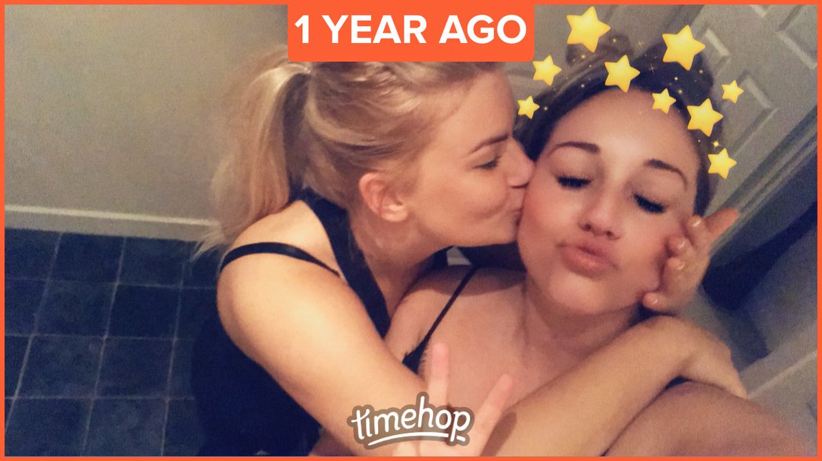 Hayley_Stacey's tweet photo. ⁦@EmilyDisney1⁩ this night 😂🙈😘😘😘😘😘💋💋💋💋 https://t.co/YSZuZO86Oj