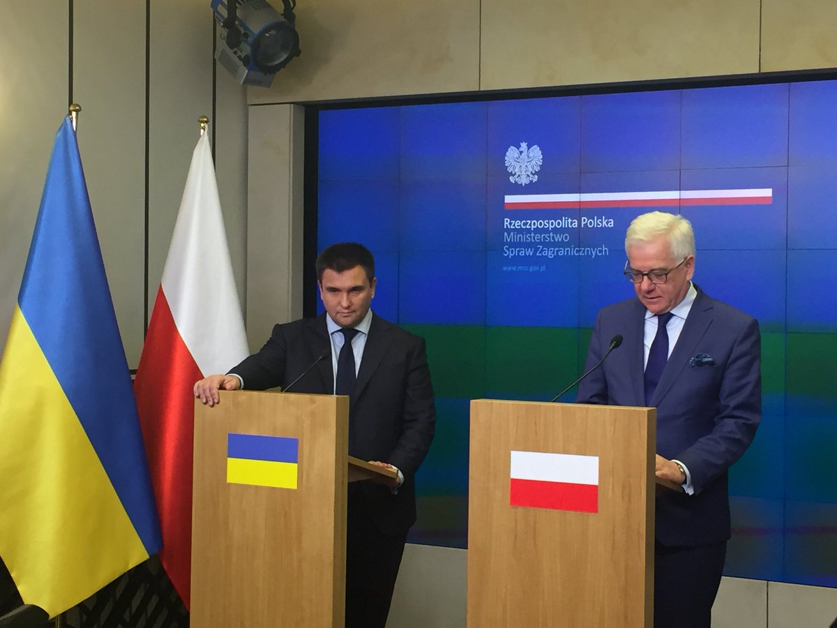 UKRinPL's tweet image. #Польща підтримуватиме Україну в протидії російській агресії, не визнає нелегальної анексії Росією Криму. Польща прийняла рішення присвоїти Олегу Сенцову нагороду Pro Dignitate Humana - заявив Міністр Я.Чапутовіч #FreeOlegSentsov