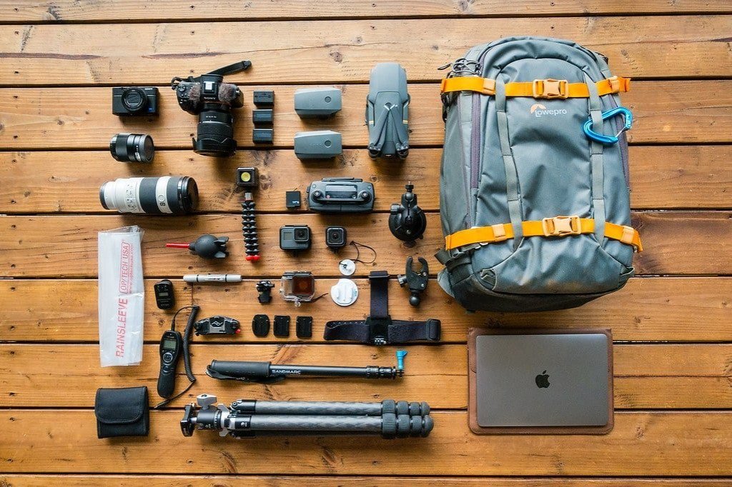 Travel detail. Инструменты фотографа. Оборудование фотографа. Инвентарь фотографа. Фотооборудование камера.