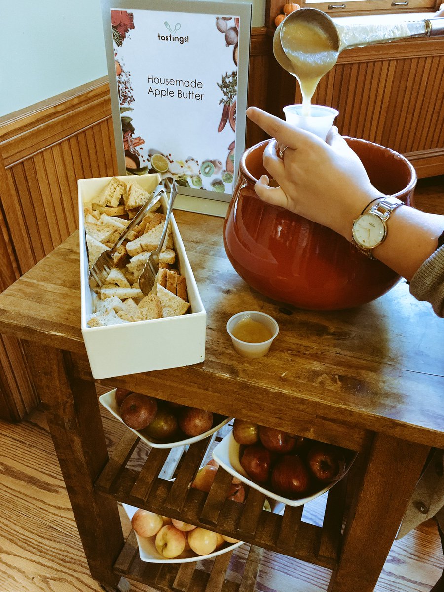 Our Flik Corporate Nutritionist handing out samples of Apple Butter to our students <a href="/HackleySchool/">Hackley School</a>! <a href="/FlikISDining/">FLIK Independent School Dining</a> <a href="/37firechef/">Alan Wilson</a> <a href="/HackleyAlumni/">Hackley Alumni</a> @michaelcwirtz