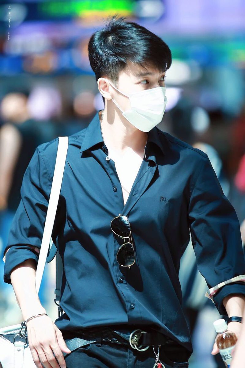 lee donghae face protector tweet media