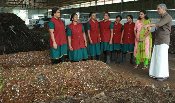 mathrubhumi's tweet photo. കുറുക്കന്പാറ ട്രഞ്ചിങ് ഗ്രൗണ്ട് എന്ന് കേള്ക്കുമ്പോഴേക്കും മൂക്കുപൊത്തിയിരുന്ന കാലം മാറി. https://t.co/vUWUFL6LeO #Clean_Earth https://t.co/qySSm9hvD6