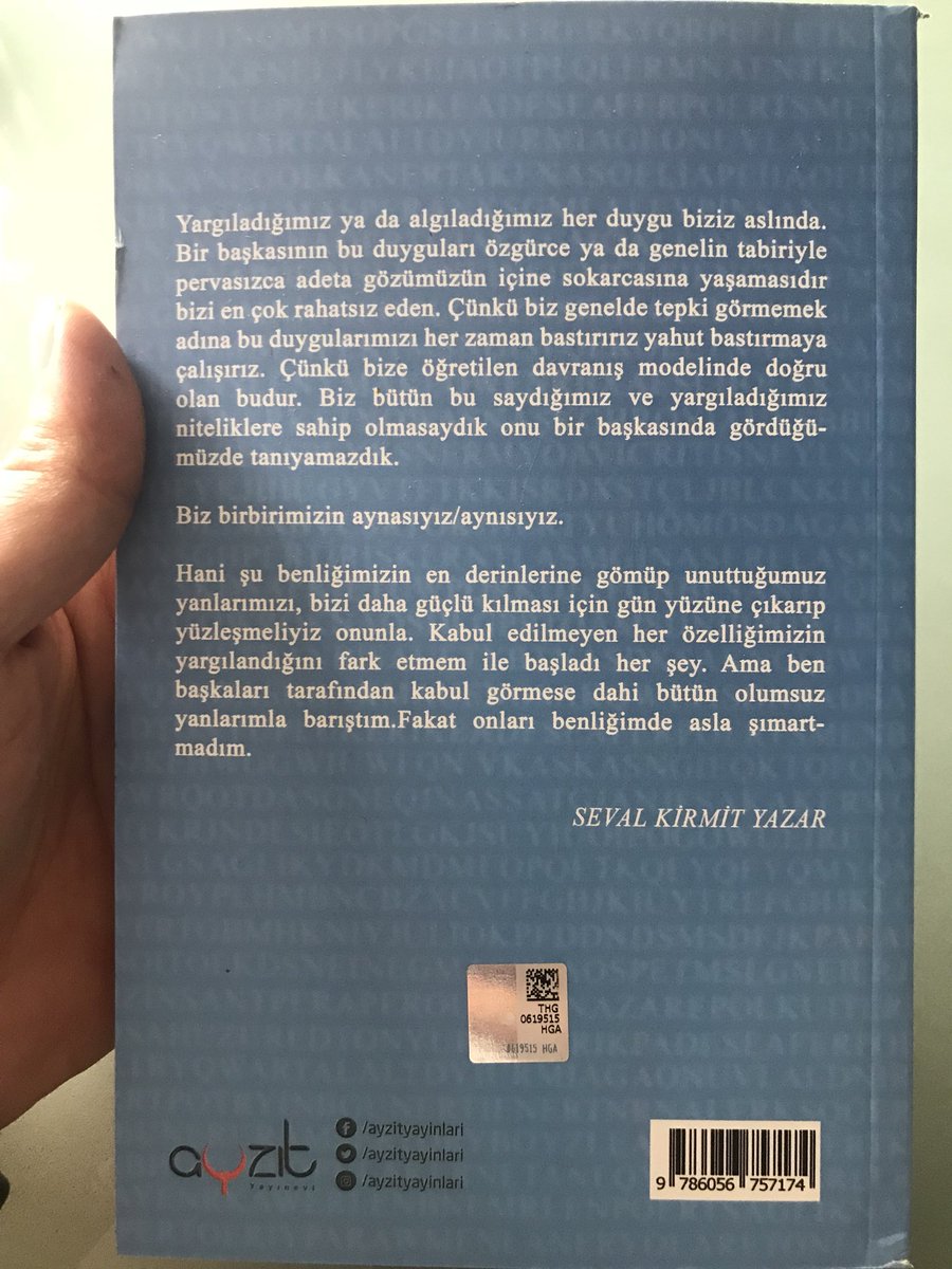 AyzKitap's tweet photo. Kabul edilmeyen her özelliğimin yargılandığını fark etmem ile başladı herşey. Ama ben başkaları tarafından kabul görmese dahi bütün olumsuz yanlarımla barıştım. Fakat onları benliğimde asla şımartmadım. #kitap #kitapkurdu #kitapyurdu #benliğim #kabul #kitapoenerimiz https://t.co/hB0hlBFVbP