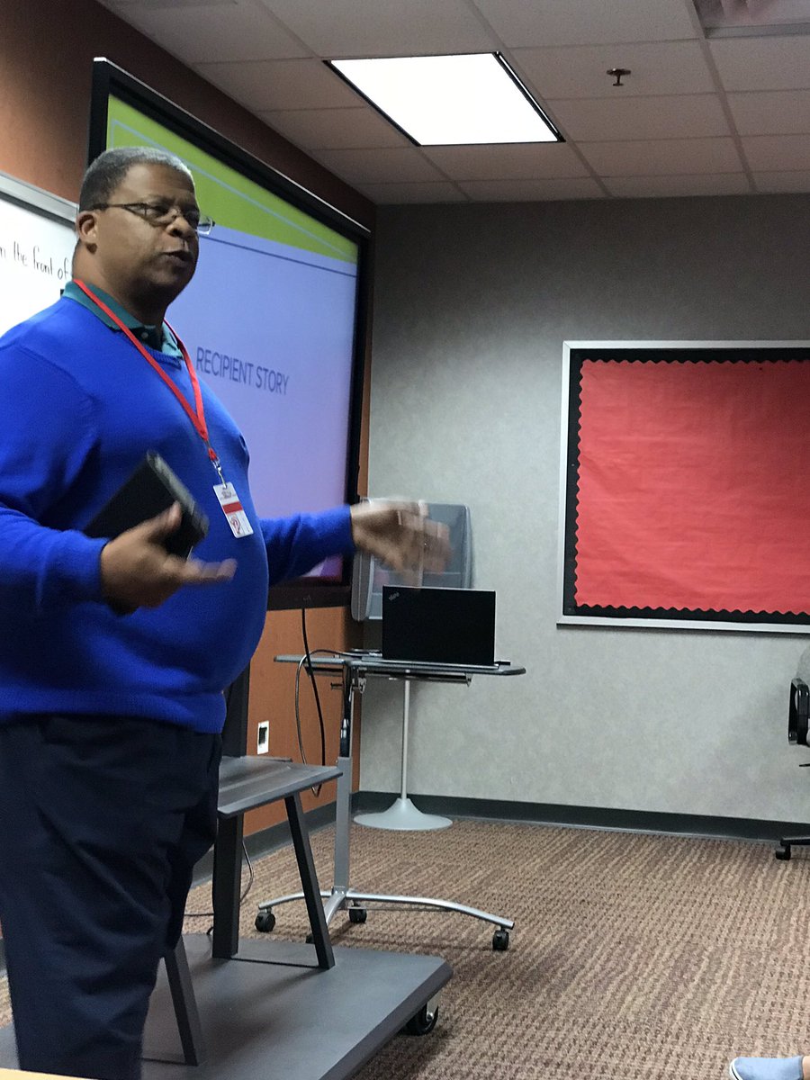 jeanette_craw's tweet photo. Pike Health Science students learning  about saving lives as organ donors! @PikeYCC @PikeHighSchool #donatelifeindiana https://t.co/TMCyDy7oAA