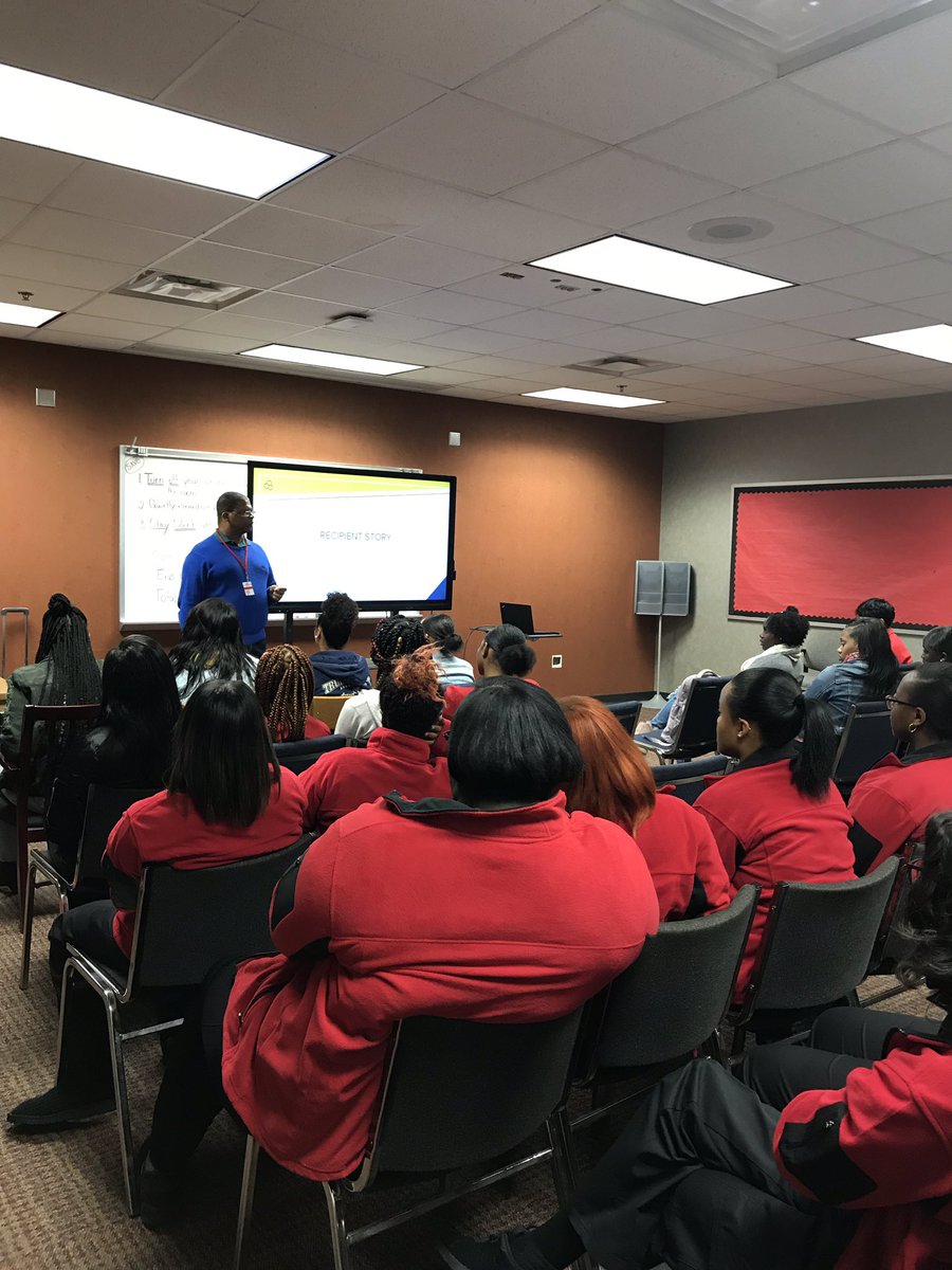 jeanette_craw's tweet photo. Pike Health Science students learning  about saving lives as organ donors! @PikeYCC @PikeHighSchool #donatelifeindiana https://t.co/TMCyDy7oAA