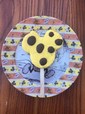 OhSweetDisney's tweet photo. Giraffe Mickey and Minnie Treats https://t.co/aaeJZVPCjD https://t.co/pwcKhpnl8e