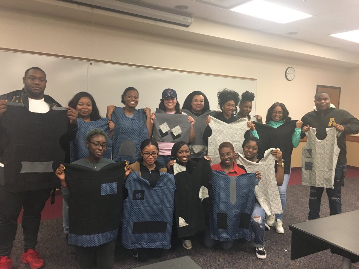 Omega_AKA1908's tweet photo. Wanted to send a HUGE thank you to everyone who came out last night and made shirts with us. These will be sent to Haiti to help some children in need. Special S/O to @serveempi 💕💚 https://t.co/y5zblhSOLe