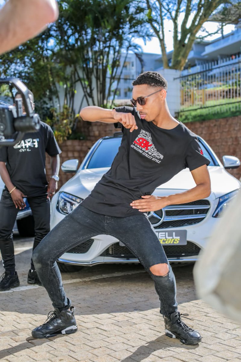 DjKhamzaSA's tweet photo. As promised, I'm dropping new music dropping this week on iTunes & hitting all digital stores later. The track is titled #SalusubuyaJesu & it features the likes of @DJSOXsa @IAmEmza Keylaw & Charlie 🎥🎬Music video on your tv screens soon⚠
#SoundsOfBlaquecode #BehindTheScenes https://t.co/bNvBRIAwQR