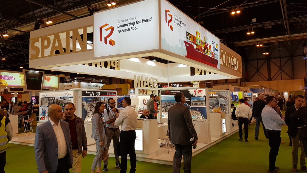 PuertosEstado's tweet photo. Spain is the leading exporter of fruits & vegetables in Europe, according to @FAO ➡️ 92.6% of the Spanish horticultural export products went to a EU country. @FEPEX_EU 🔗 https://t.co/a49zBrI46U 🍒 @feriademadrid #PortsofSpain #LogisticsMadePerfect #FruitAttraction10years https://t.co/mNy6flLacL
