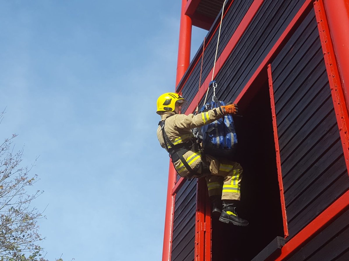 SamLinton32's tweet photo. Spent some time with Haverhill whilst covering in Bury this morning. Made the most of a tower to do some advanced working at height training. #notjustfires #theonlywayishaverhill #heightec @SuffolkFire @Lukewilko88 https://t.co/Kl6CblPJqE