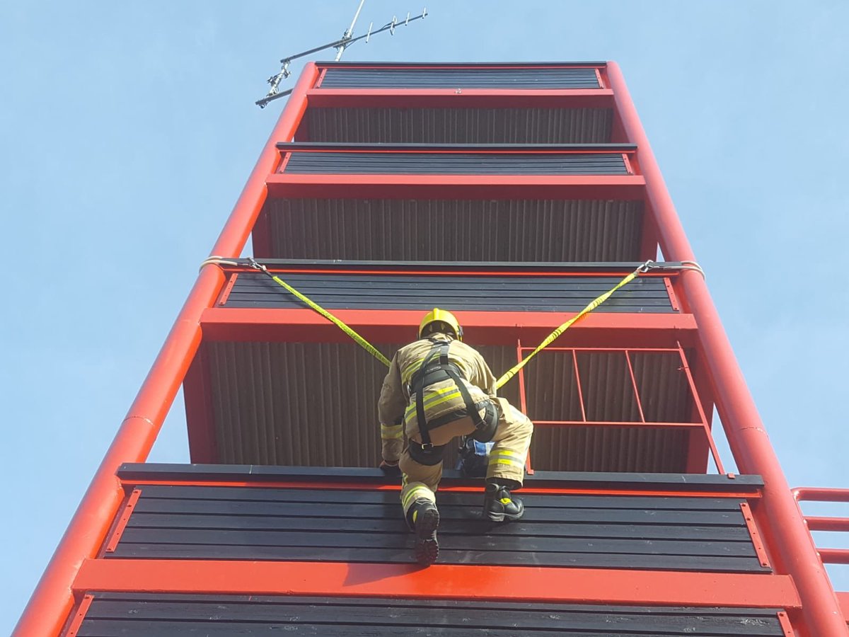 SamLinton32's tweet photo. Spent some time with Haverhill whilst covering in Bury this morning. Made the most of a tower to do some advanced working at height training. #notjustfires #theonlywayishaverhill #heightec @SuffolkFire @Lukewilko88 https://t.co/Kl6CblPJqE