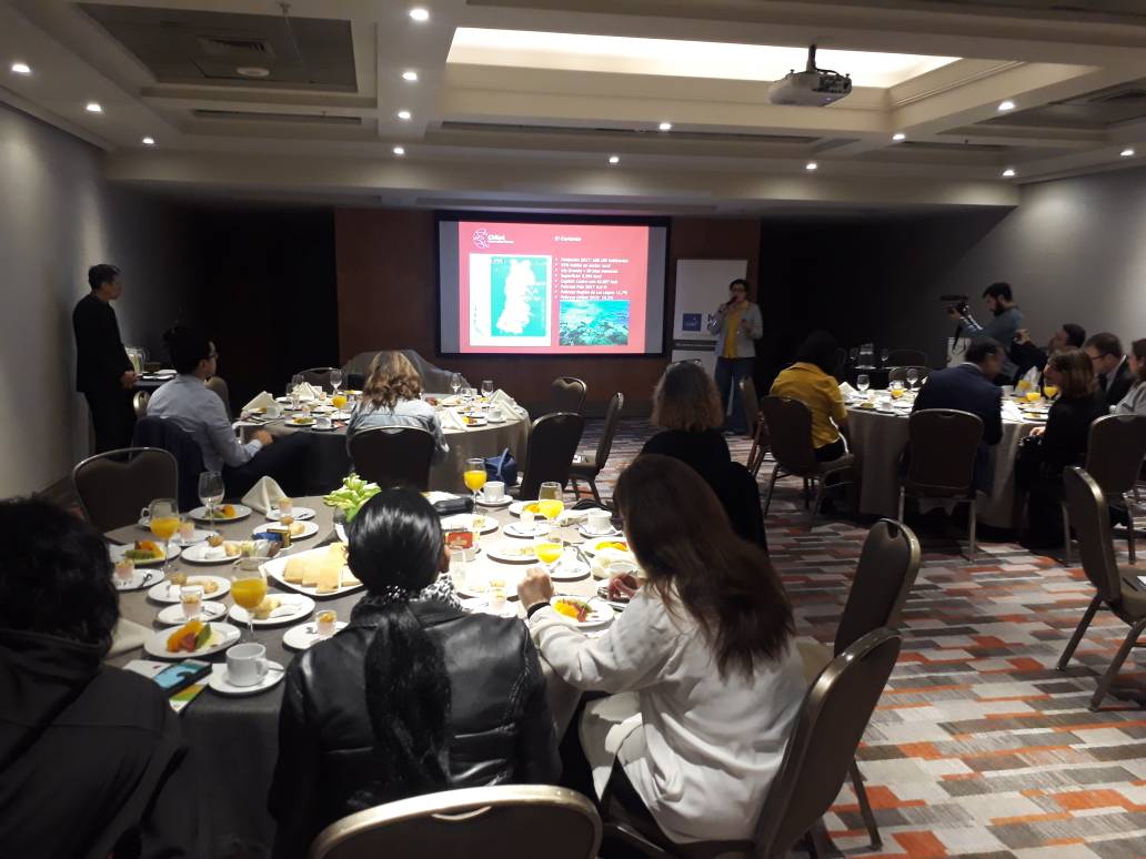 SantiagoChileCB's tweet photo. En SCB participamos del Desayuno de Embajadores organizado por @CbChiloe y @Sernatur. Ahora, estamos junto con el alcalde Castro, @Juaneduardoconc, conociendo las virtudes y cualidades de la ciudad para el desarrollo del #Turismo #MICE en la zona. https://t.co/elc2mjtI7J