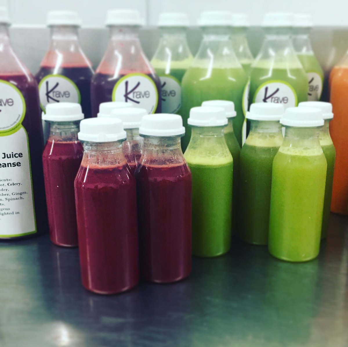 kavers78's tweet photo. Feeling tired &amp; sluggish? A 3 day #juicecleanse is the ideal way to kickstart a healthier you!It also helps reduce inflammation and #beatthebloat. Call us directly or order online at https://t.co/afPaKEb9Nm. Enter the code KRAVE until the end of Oct to receive 20% OFF 🍈🍏🍊 https://t.co/uElK1wxJjm