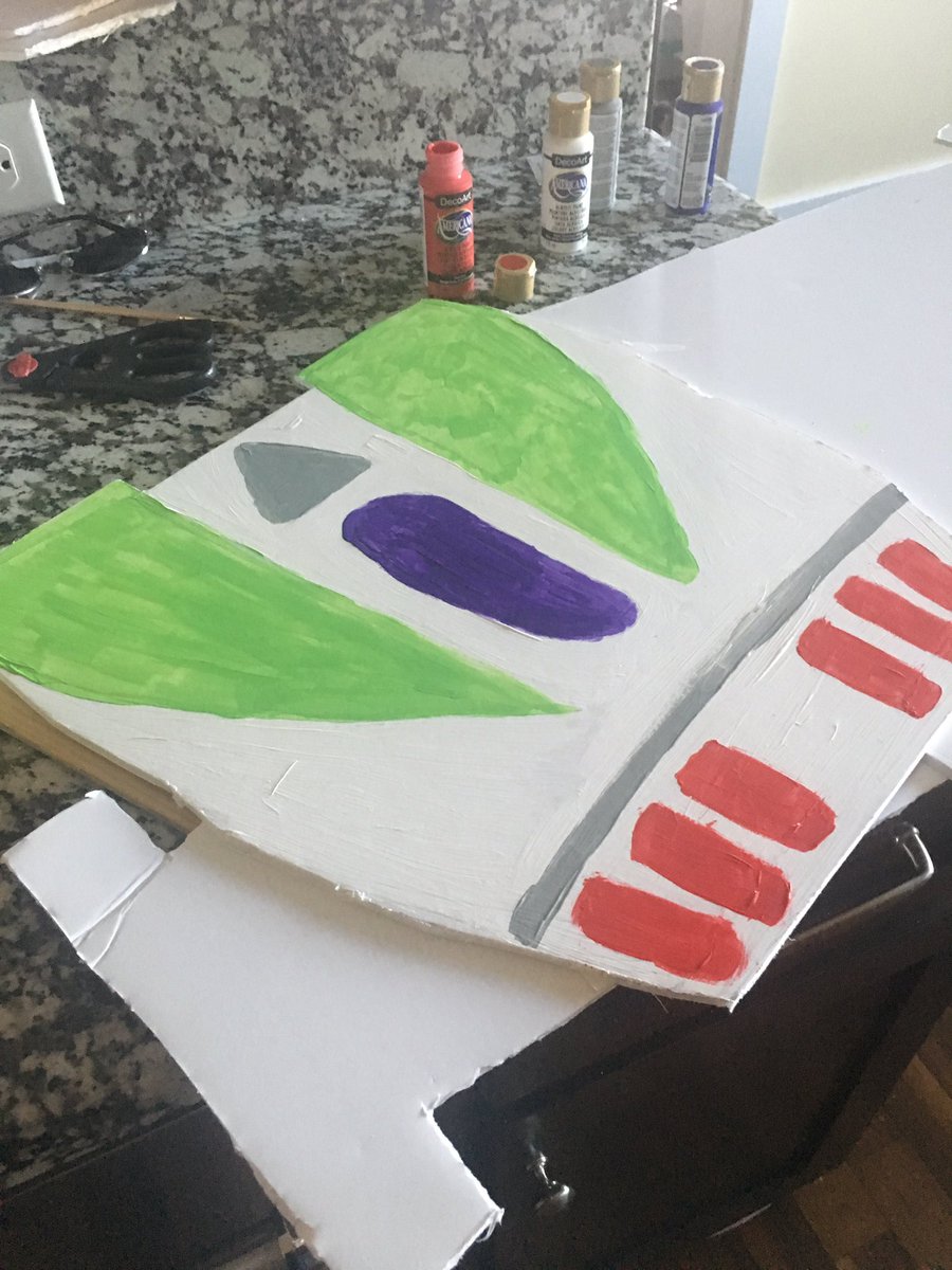 liz_fogle's tweet photo. When your engineering students need costumes for the Homecoming parade, you do what you can! #wku #ToTheHillAndBeyond #wkuengineering https://t.co/KKLj9R4X1W