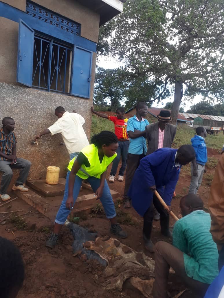 MbaleEuws's tweet photo. Supervision of PSP repairs in Bukwo GFs #waterForAll https://t.co/hh4LimeFSq