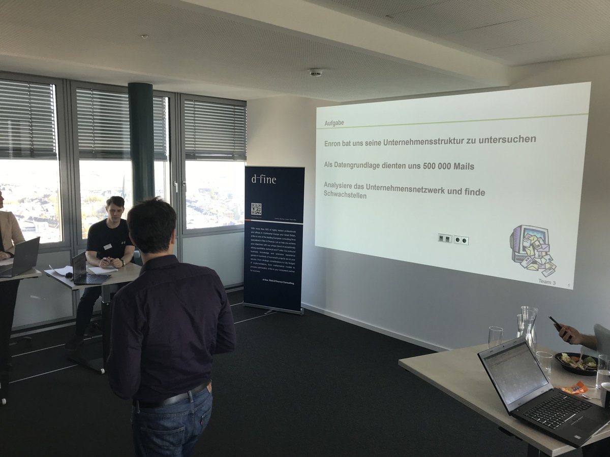 dfine_hackathon's tweet image. Der Höhepunkt ist fast erreicht. Die Teams stellen ihre Projekte vor. Wir sind beeindruckt, was die Teilnehmer in der kurzen Zeit geschafft haben! #hardworkpaysoff #dfine #hackathon #businesscase #presentations #DataScience #MachineLearning