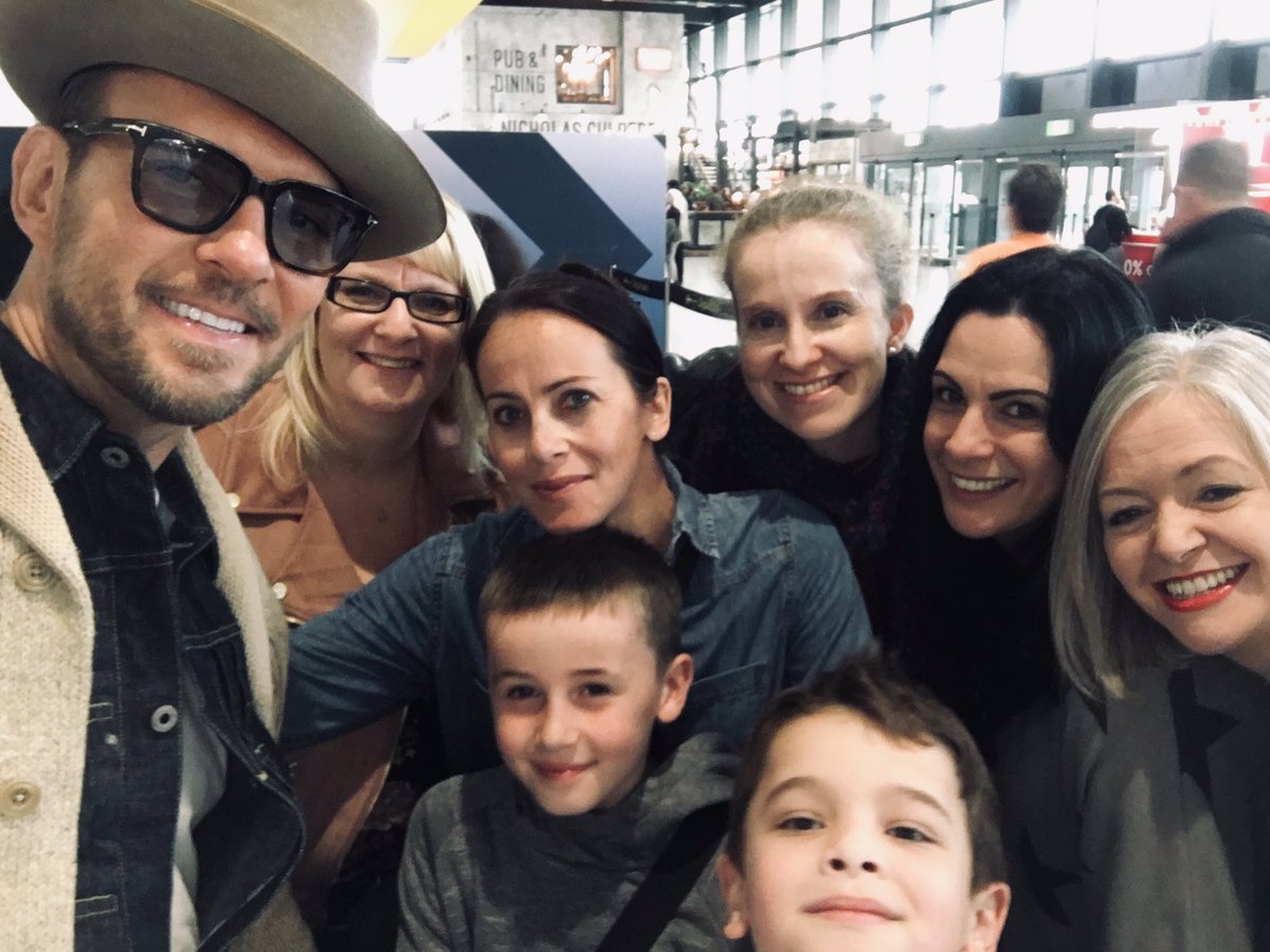 keleye76's tweet photo. Friends who become family are very special people &amp; the love they bring is immense....Xx❤️🙏🏼 @mattgoss @SIDdeadline @maggi09 @_Fran_J @mrs_kpm @Lollygags17 https://t.co/M2ysjTHtWn
