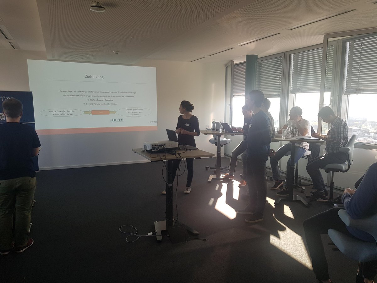 dfine_hackathon's tweet image. Der Höhepunkt ist fast erreicht. Die Teams stellen ihre Projekte vor. Wir sind beeindruckt, was die Teilnehmer in der kurzen Zeit geschafft haben! #hardworkpaysoff #dfine #hackathon #businesscase #presentations #DataScience #MachineLearning