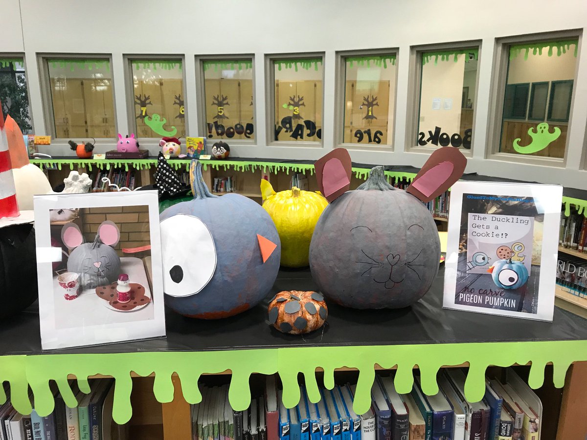 Pigeon and Mouse are ready for the pumpkin contest!!! 🐦🐭🍪