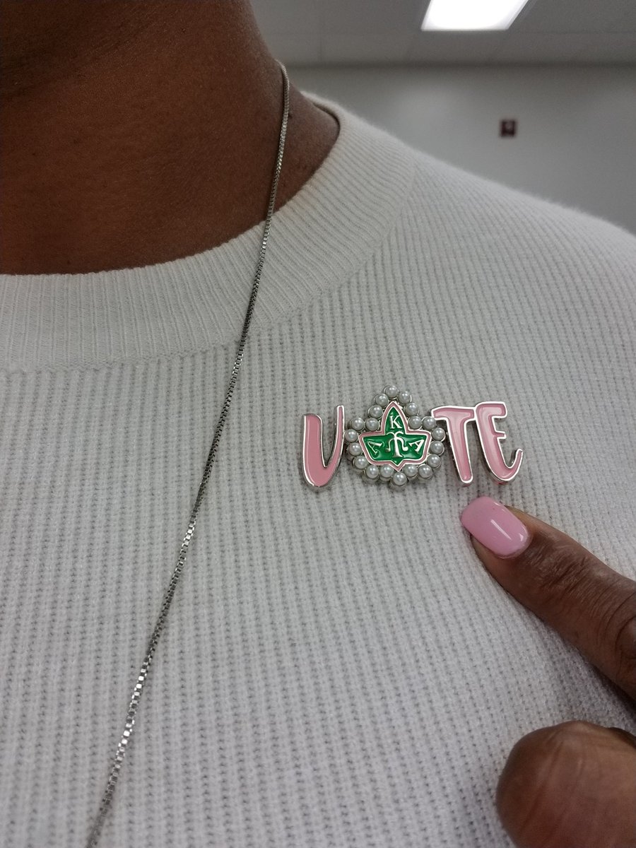 DHawkins_SocWkr's tweet photo. Let's all pledge to ROCK THE VOTE! #votingissocialwork @DelshawnaD @HowardU_SWDean @TMoss_PhD https://t.co/siwQ8Ig6gp