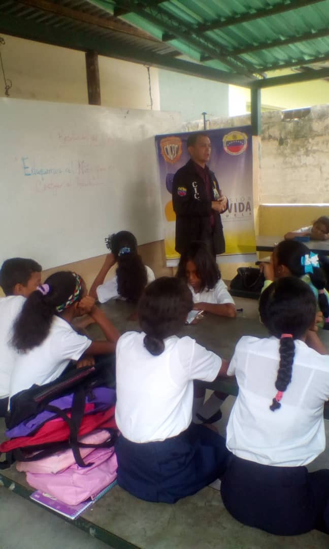 Circuitoedu28's tweet photo. #Bolivar #Heres 👉 Conversatorio sobre Eduquemos al Niño para no Castigar al Adulto por el CICPC en EBN Libertador. @psuvaristobulo @NicolasMaduro @sheieduc @SaIaBolivar @dceupbol1 @RosangelaOrozco @MPPEDUCACION https://t.co/gfl1A2fsQp