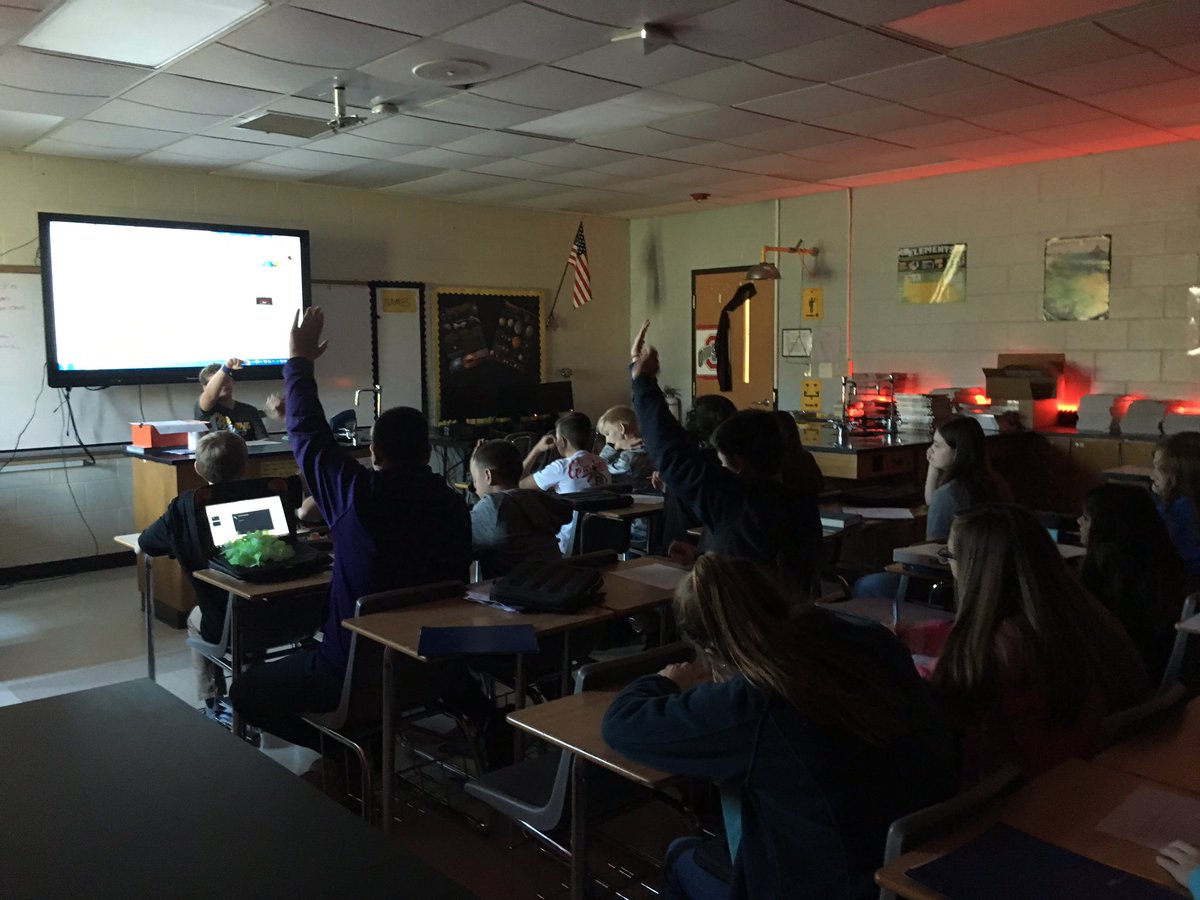 MrGrable_EWMS's tweet photo. Students taking charge of their own classroom. Grading their Indiana Limestone assignent (no teacher involvement) as one of their class challenges of the week to earn Open Seating. #LeadershipSkills #CooperationWithEachOther #EWAUBU https://t.co/Ntbu6gmyDv