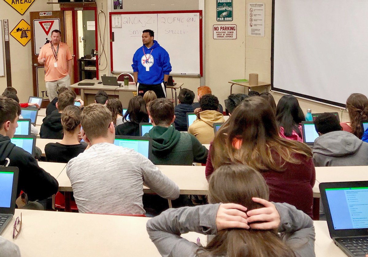 cheastlibrary's tweet photo. Working with the Driver's Ed classes and SecureQuiz technology @ChpsTweets @CHHSEAST @CHEActivities @SecureQuiz https://t.co/dsJ4FNWo60