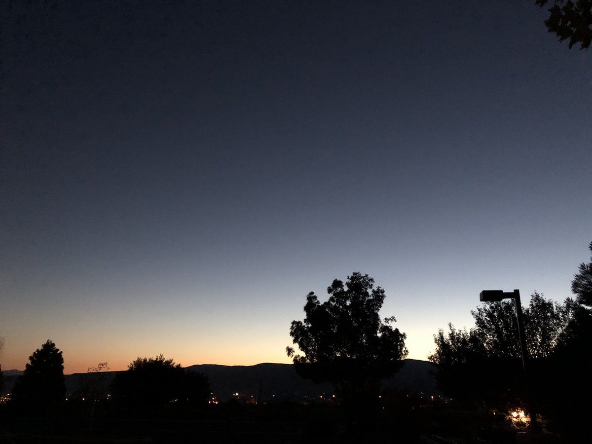 chrismalenab's tweet photo. Morning run view. Finishing up a track workout as the sun comes up.
#9run6 #teamzensah #fueledbyscience #golikeneverbefore #withoutlimitz https://t.co/GB1TCk8HIg