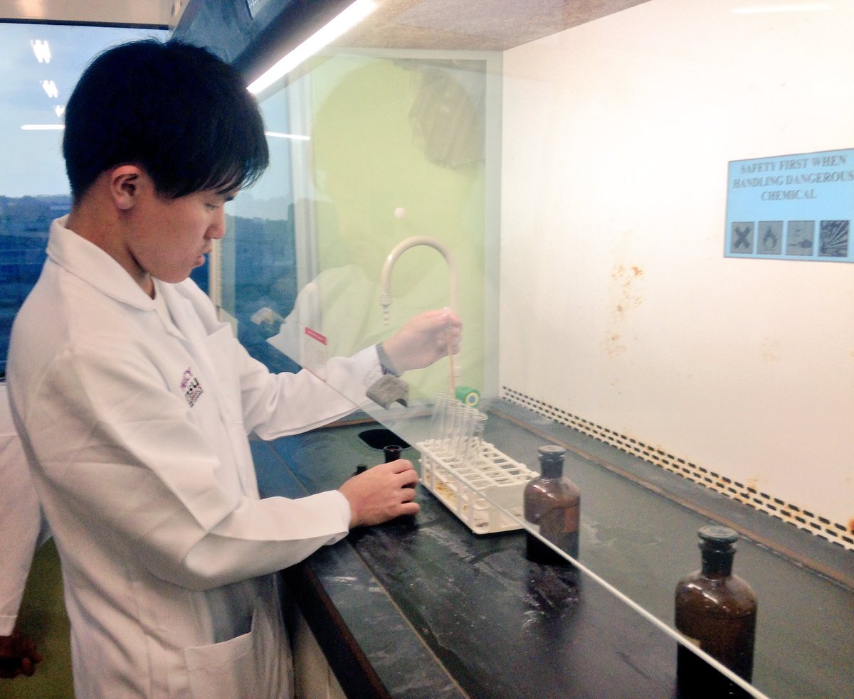 missnick__'s tweet photo. Yuga Iino, enjoying his Organic Chemistry lab session with #MSU #BPHT Charlotte. Yuga is a Josai University student for his one semester Global Mobility Program @MSUmalaysia 🌺
#go2MSU https://t.co/9DSam0DpVu