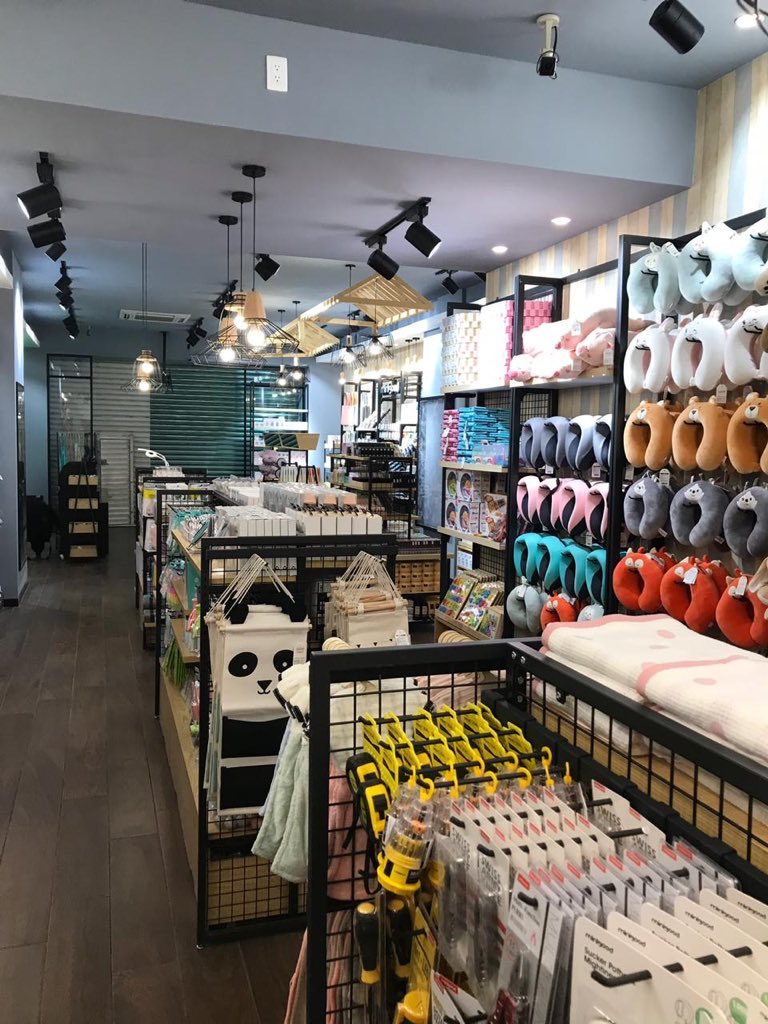 fchinchot's tweet photo. Me gusta cómo están quedando las tiendas de #minigood. Ya tenemos en el Centro de la CDMX (calle 5 de febrero) y Puebla (calle 5 de mayo). Todos son productos coreanos y hay cosas increíbles. Vamos por la tercera tienda. 🇰🇷❤️ https://t.co/716baeOSqt