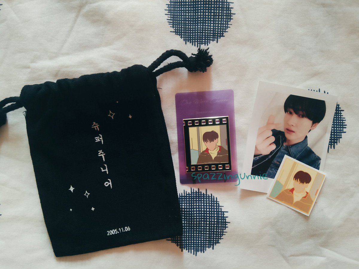 hyukjaemoon's tweet photo. received my One More Chance  (eunhyuk/hyukjae) enamel pin by @sujumart 💕

thank you @linemarket_ for the GO 💙

#linemarketfb https://t.co/OeJfYlkGFk