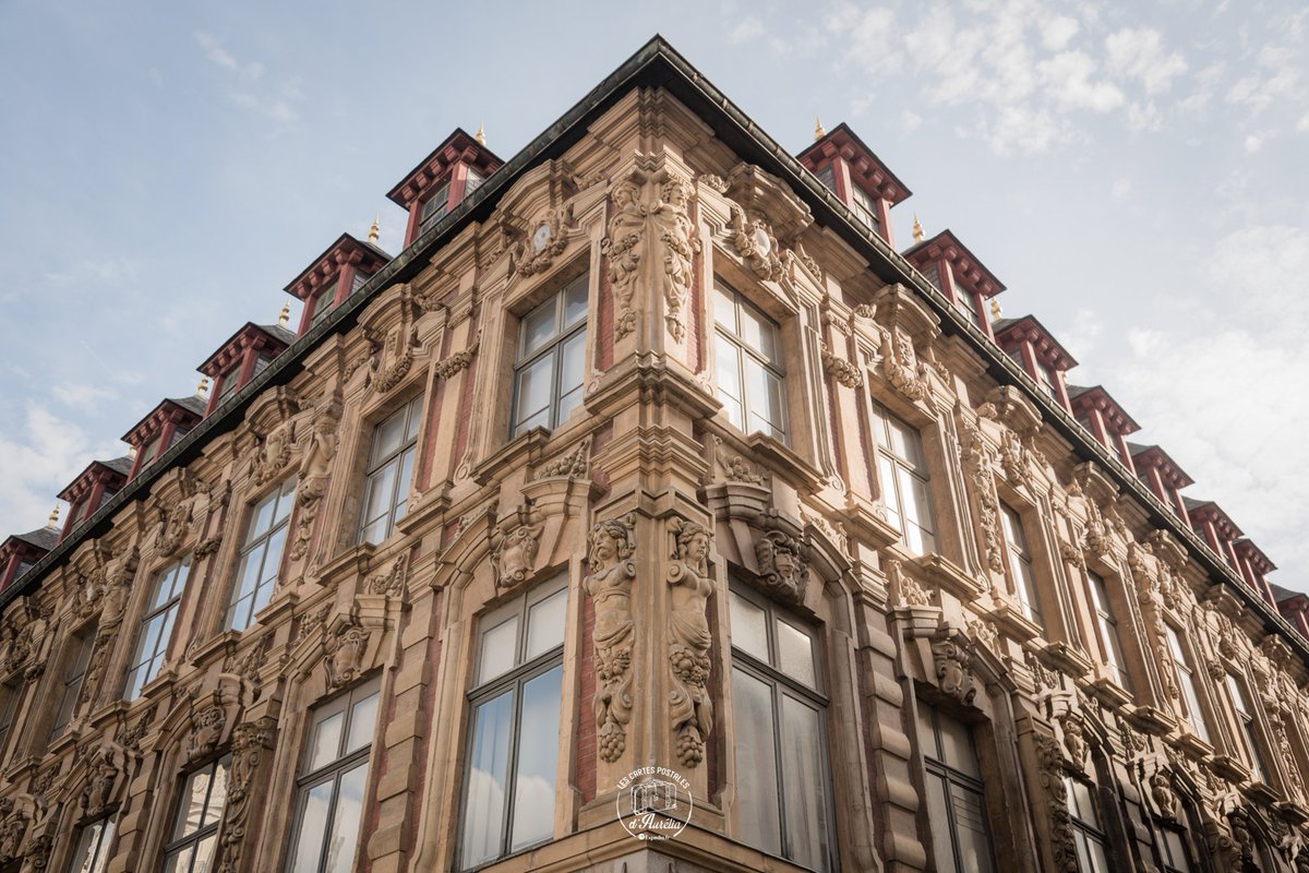 On part flâner à #Lille avec Aurélia <a href="/thesweetfairy/">The Sweet Fairy</a> et Brice @bricefal ! A la découverte de ses géants, des gaufres de la maison Méert et de l’architecture de la ville ! Vous nous suivez ? goo.gl/XJj35s 📸Imagizz