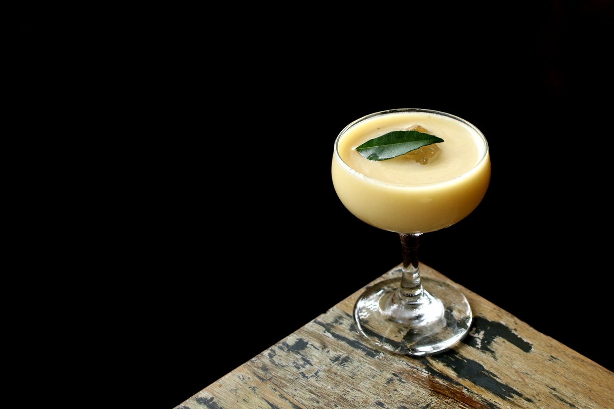 This is The Lone Oak. One of the <a href="/DeadRabbitWhisk/">Dead Rabbit Whiskey</a> Cocktails for #whiskeywednesday ce soir. All conjured up by @DeadRabbitNYC and all £6.......and that is a curry leaf.

#thesuntavern #bethnalgreen #thedeadrabbit #thedeadrabbitirishwhiskey