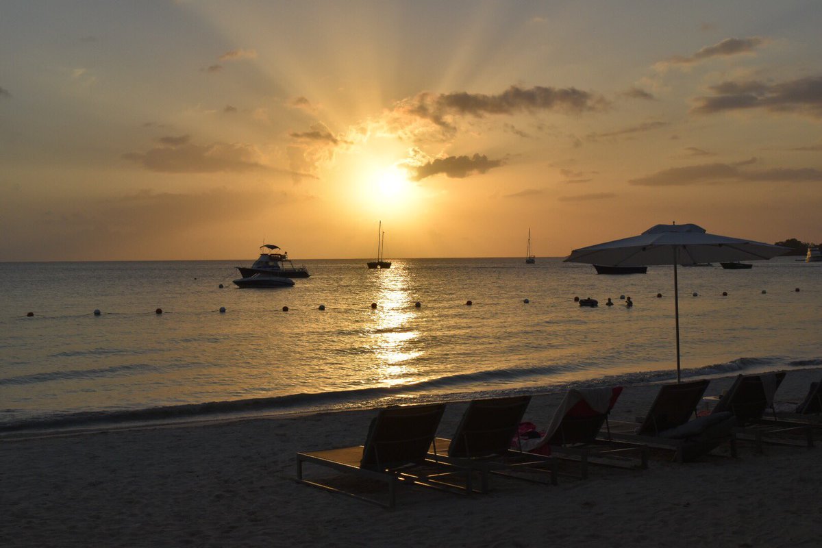 Hard to beat a #sunset in Negril, Jamaica! Imagine this gorgeous setting with the love of your life while staying here at #AzulNegril #OneLoveAgent #GIVC Mark@island-breeze-travel.com