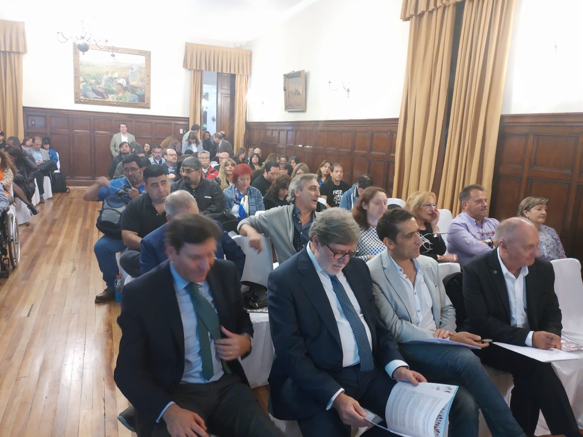 ceoe_cyl's tweet photo. Jornada de trabajo en Santiago de Chile: "El #DialogoSocial Tripartito en Castilla y Leon" con la participación del presidente de @cecale_cyl https://t.co/lJQn1P2zod