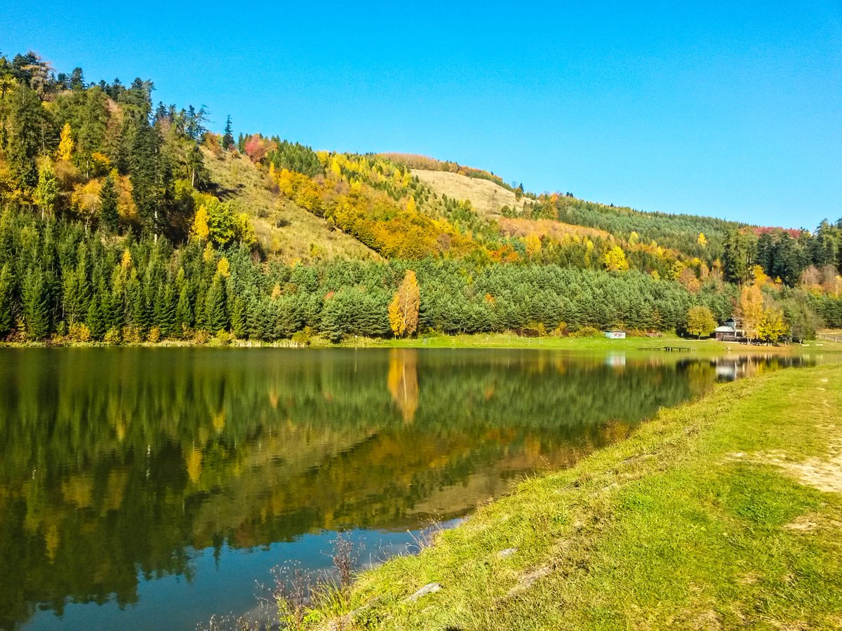 thewandererGS's tweet photo. Levoča lake in autumn. 
#landscape #lake #cestovanie #turistika #praveslovenske #slovakia #slovensko #visitspis #visitlevoca https://t.co/LwKPhW2RXJ