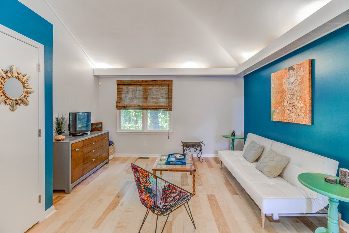 MotionPads's tweet image. Cute updated #Raleigh #condo #forsale that lives like an adult tree house! This was a unique home to photograph! #homesinmotion #realestatephotography