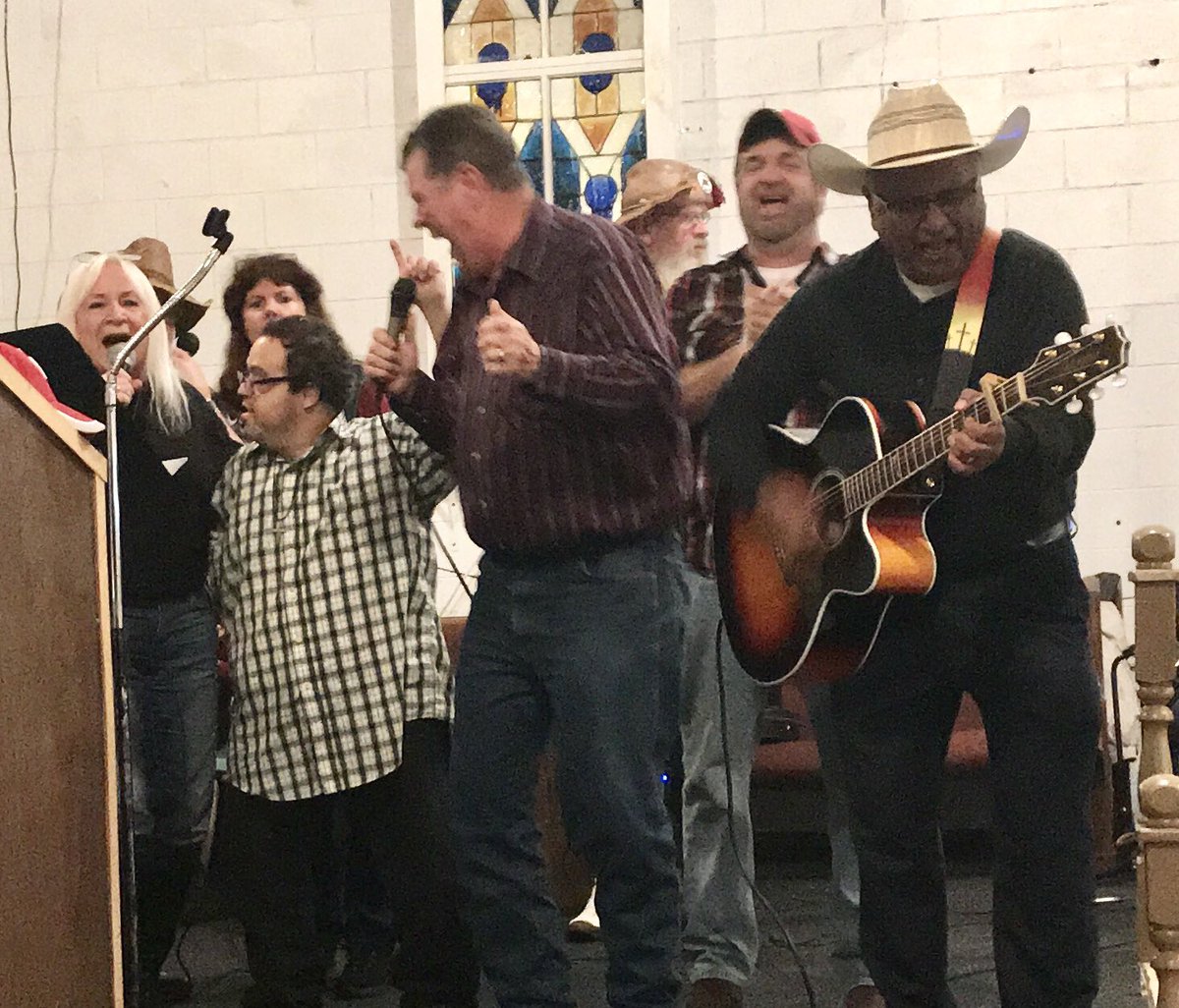 BernieLutchman's tweet image. Another fantastic weekend of faith, family and .....#cowboychurch 😆
#purefun ... celebrating #Jesus
#TuesdayThoughts
