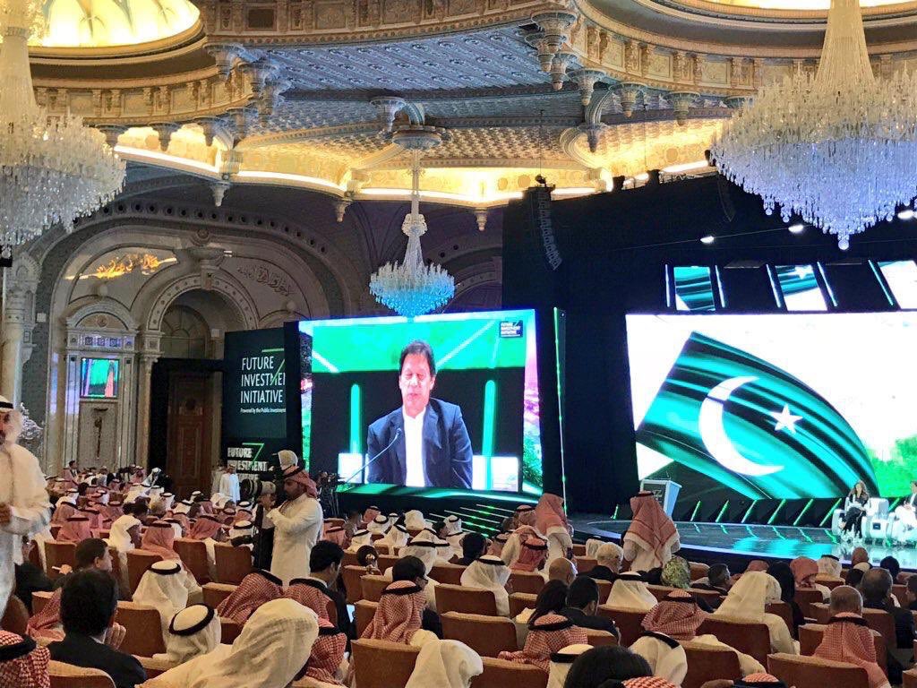 Prime Minister Imran Khan urged foreign investors to invest in #Pakistan. He put forth investment opportunities in a special session in FII Conference focused on Pakistan, a land of ‘emerging opportunities’.