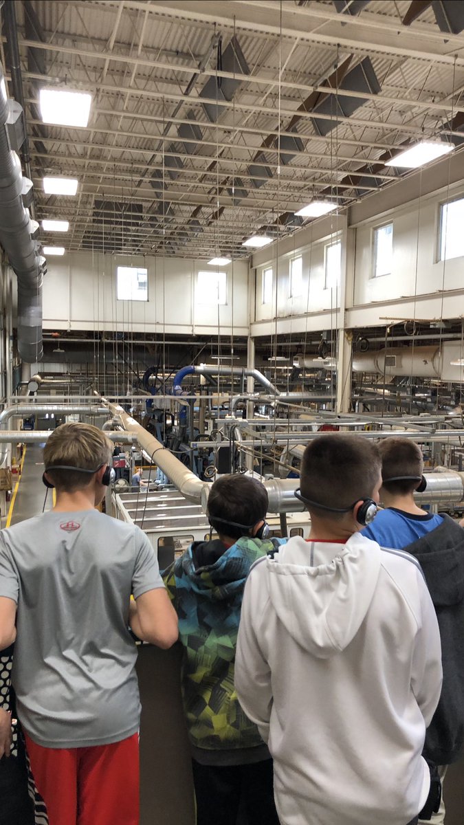 naistechwasser's tweet photo. NAIS 6th grade students visit Martin Guitar! #aNAISing @jjy18067admin https://t.co/FCWy29fZmi